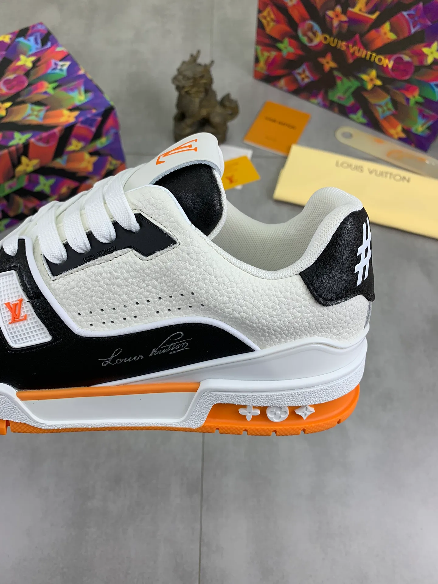 Men's shoes 💰P580 New style 💰💎💎Latest color High version 2025Louis*Vuitto* LV Traine Catwalk TRAINER outsole and fabric private model A shoe that definitely costs a lot of money and effort. This series was designed after the arrival of Vifgil. It is favored by many fans every season. Original TPU outsole Original packaging Men's size: 38-45 (46 can be customized) Color: 3️⃣ colors available (available from stock, super fast delivery)